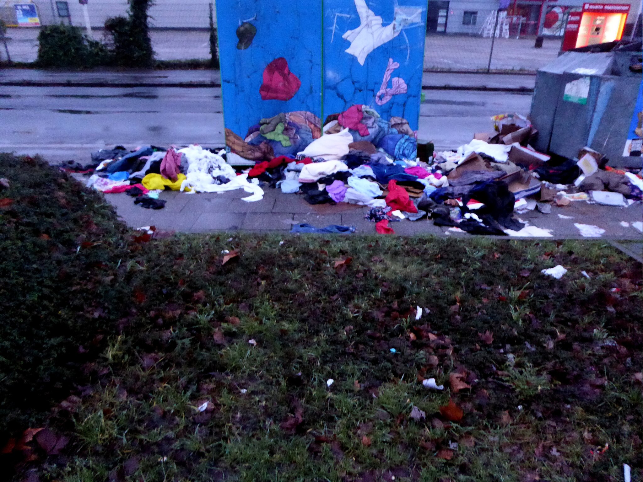 Müll,Pappe,Kleidung,Container,Resteverwertung: Stadt Herne, Roonstraße ...