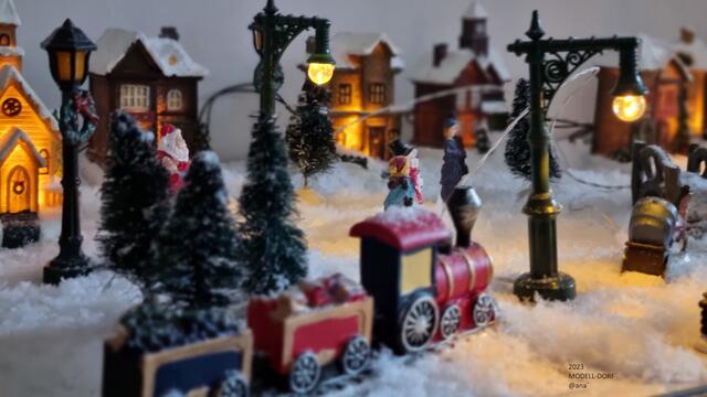 HEILE Welt ( im Modell)
Weihnachtsdorf-Modell... 2023@ana´