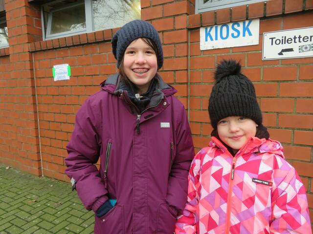 Herzliche Grüße an euren netten (!) Papa, ihr zwei lieben Mädels!!! 