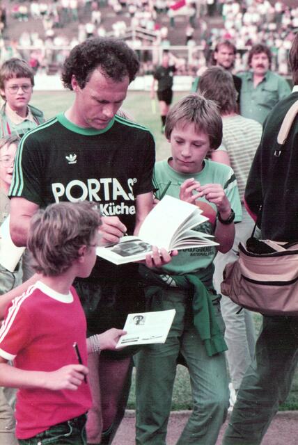 Auch in Hagen war Franz Beckenbauer als Spieler vielumlagerter Gast im Ischeland Stadion. | Foto: Ulrich Rabenort
