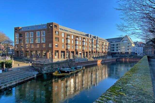 Der sogen. "alte Hafen" liegt an der Rheinuferpromenade, hat aber keinen Zufluss zum Rhein.  | Foto: ©Margot Klütsch