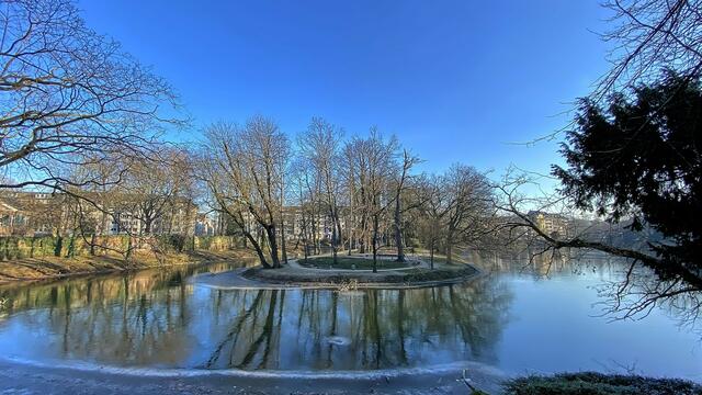 Der Spee'schen Graben ist Teil der ehemaligen Festungsanlagen. Er wird von der Düssel gespeist. | Foto: ©Margot Klütsch