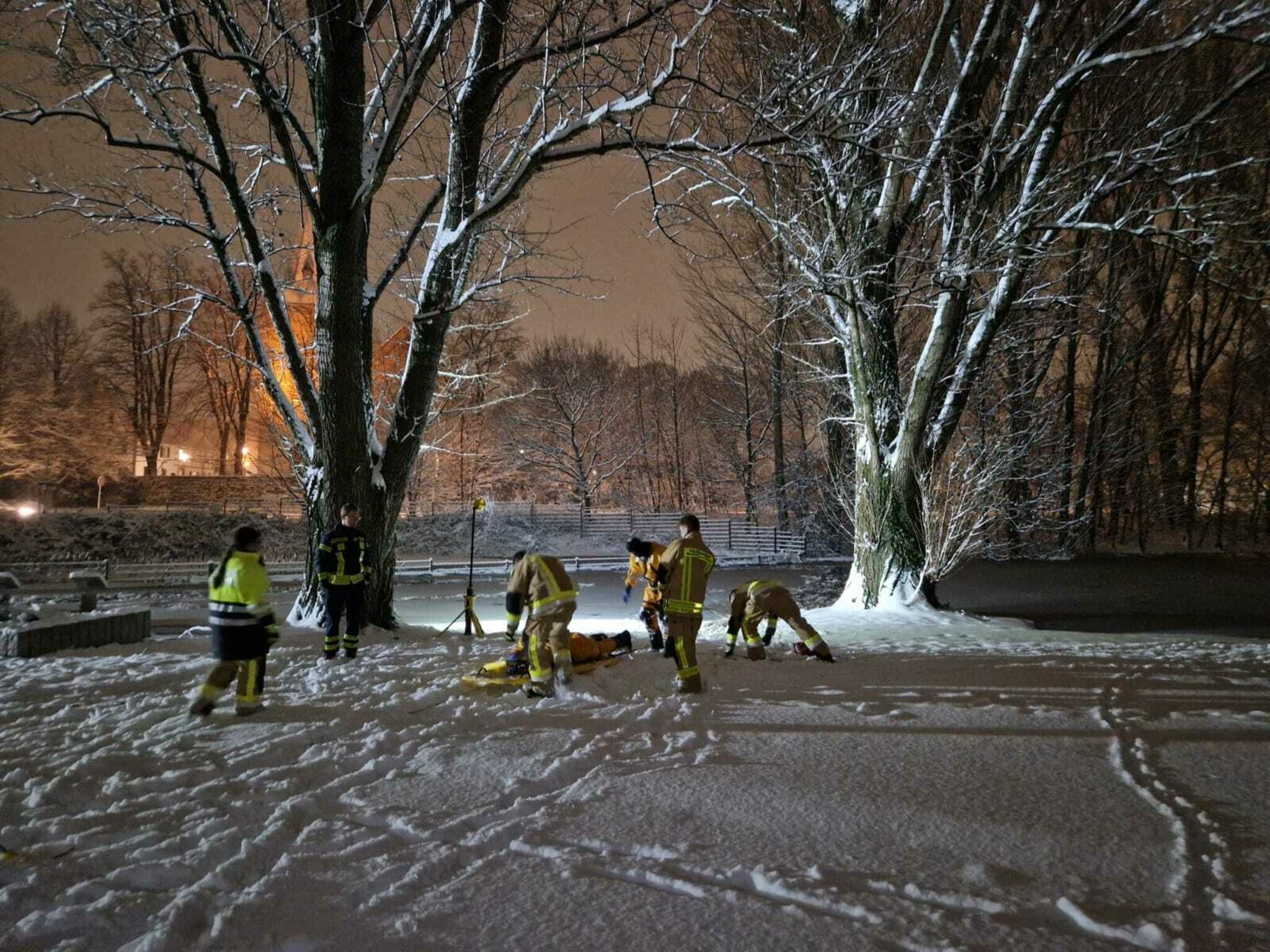 Verpackungsfabrik Monheim: Feuerwehreinsatz – Hat Die Feuerwehr Versagt? - c206wbf
