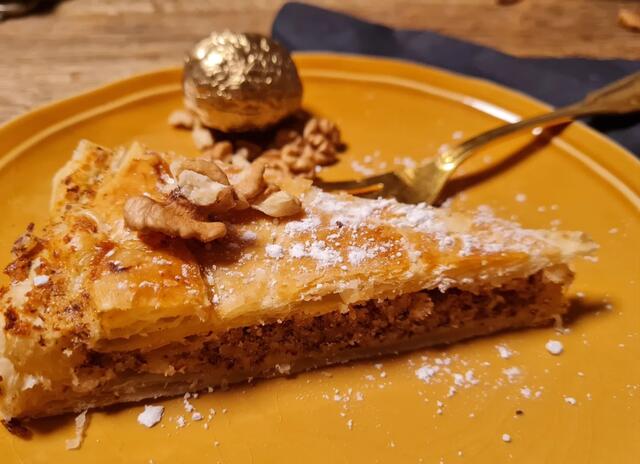 Hier trifft Tradition auf Geschmack: "Galette des Rois" ist der klassische Drei-Königskuchen mit verstecktem Glücksbringer. 