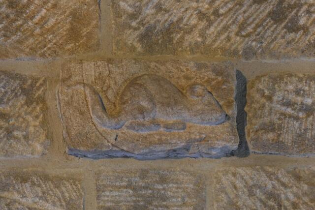 Die Kirchenmaus Marian im Kreuzgang der Münsterkirche.