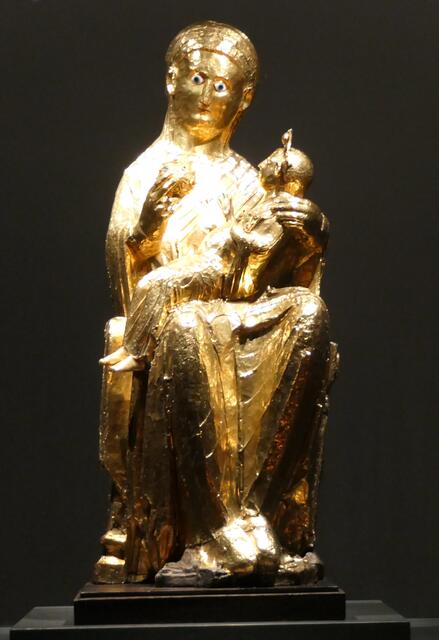 Die berühmte goldene Madonna in der Münsterkirche