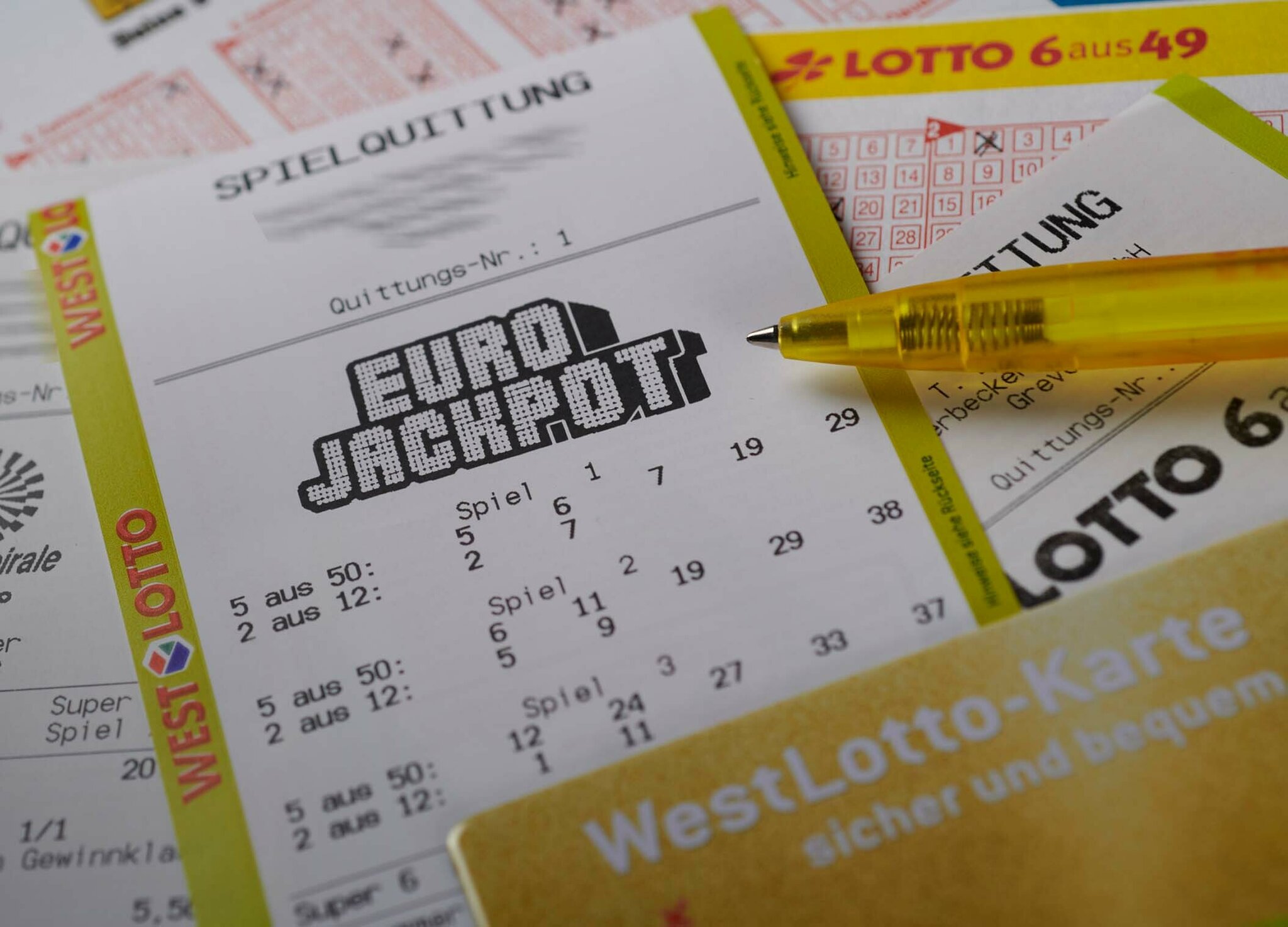 Neue NRW-Millionäre in Gütersloh und Soest: Eurojackpot und LOTTO ...