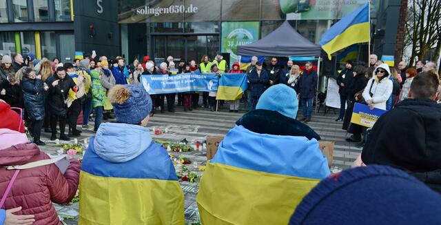 Kundgebung vor dem Solinger Rathaus | Foto: Horst Nauen
