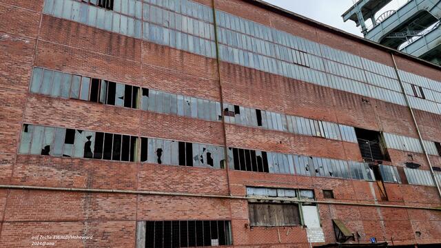 Gebäude nebenan´auch ziemlich marode