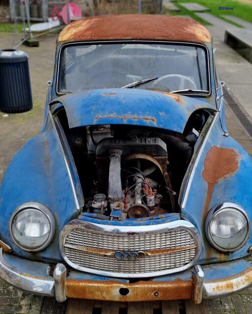 da steht ne´olle Karre´....

:-) 2024@ana´