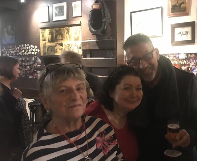 Marlies: "Na, ich schaue lieber weg und denke mir meinen Teil!"