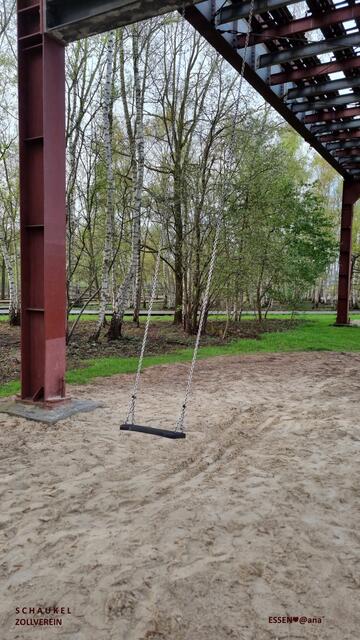 die Schaukel
