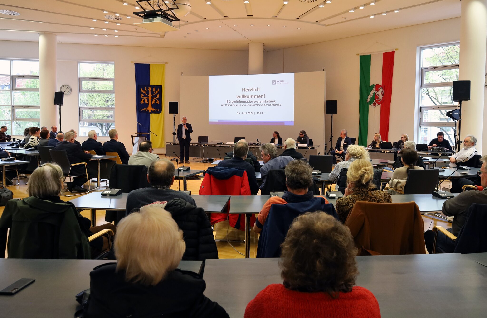 Bürgerabend zur Unterbringung im Hostel 150 Flüchtlinge sollen in die