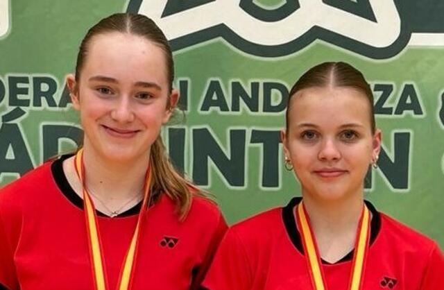 Nummer 1 im europäischen Ranking Mädchendoppel U17: Marie Fein und Juna Bartsch (hier nach ihrem internationalen Erfolg in Spanien)