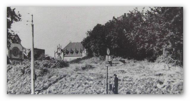 Historisches Foto vom heutigen Synagogenplatz 1 -  im Hintergrund die Alte Post (heute städtisches Kunstmuseum) - anstelle der Synagoge (li.) befindet sich heute dort das Medienhaus der Ruhrtalstadt Mülheim | Foto: Archiv Mülheimer Kunstverein KKRR