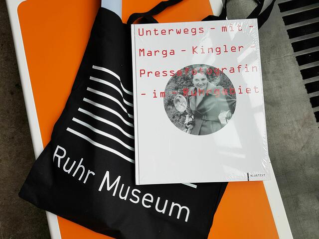 Zur Ausstellung ist ein umfangreicher Katalog mit allen Fotos aus der Ausstellung und informativen Textbeiträgen im Klartext Verlag erschienen.