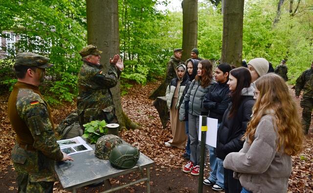 Leben im Felde: "Tarnen" | Foto: Horst Nauen