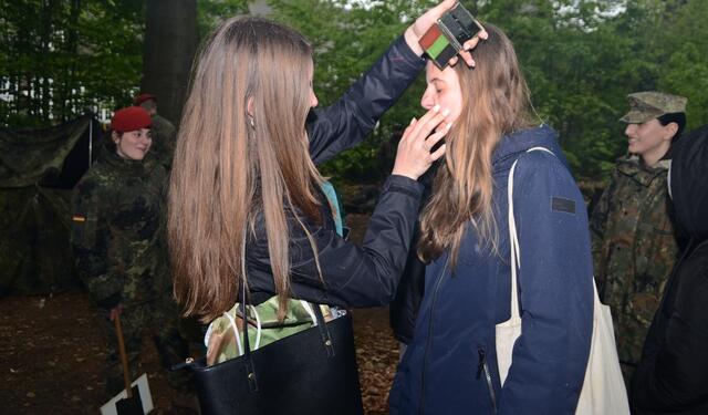 "Schminken" gehört zur Tarnung | Foto: Horst Nauen