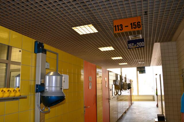 Der alte Fön. Auf zu den Umkleiden.