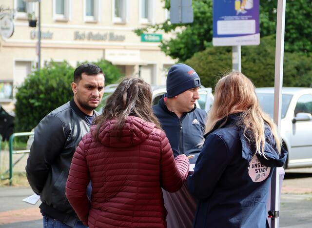 Rotthauser Bürger nutzen die Gelegenheit, sich von den AWO-Mitarbeitenden beraten zu lassen. | Foto: AWO UB Gelsenkirchen/Bottrop