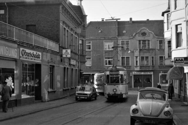 Die Straßenbahn Linie 306 fährt vom Castroper Hellweg in die Lothringer Straße ein - Foto vom 18.02.1980 | Foto: Ludwig Schönefeld