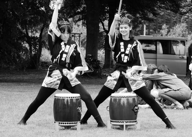 Aufführung im "Wo-die-wilden Kinder-wohnen-Land" | Foto: Photo Nils Brinkmeier @mœrs festival