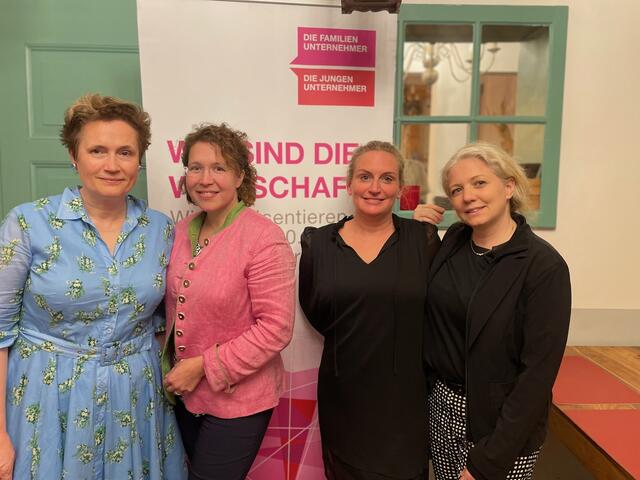 Christa Stein, Ann-Kathrin Prömpke, Ruth Scheuvens und Anke Eickhoff | Foto: DIE FAMILIENUNTERNEHMER