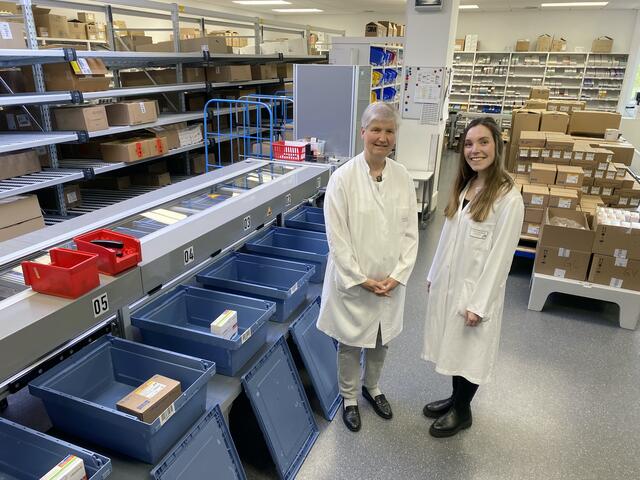Annette Groteloh und Frederike Lappe (v.l.) leiten die Krankenhausapotheke Gesundheitscampus Castrop-Rauxel.