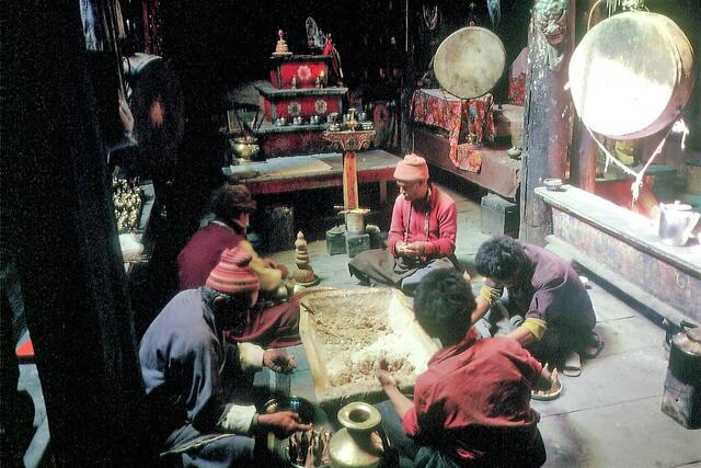 Vorbereitung Opfergaben 