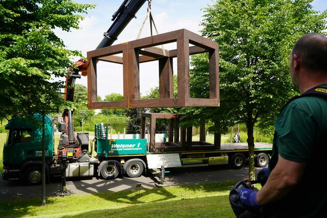 Präzisionsarbeit ist beim Steuern des Krans von Michael Gödde erforderlich.

© Stadt Marl / Pressestelle