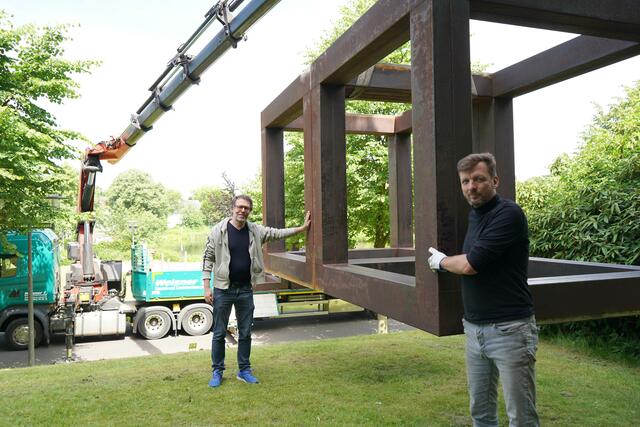 Diplom-Restaurator Ulrich Feldhaus (r.) und Museumsdirektor Georg Elben haben alles im Griff.

© Stadt Marl / Pressestelle