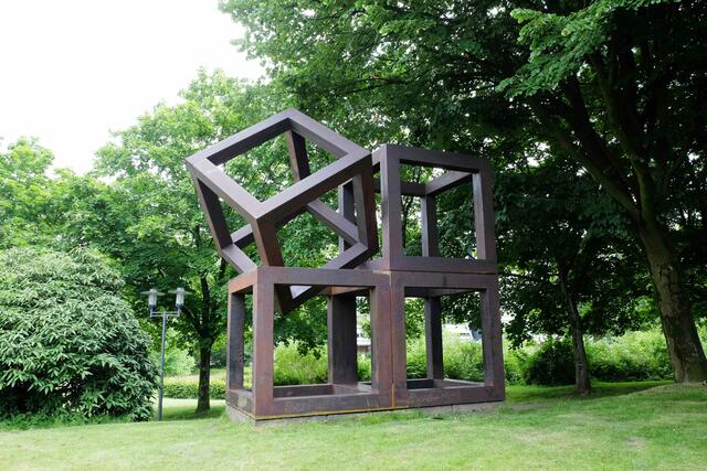 Nun steht das Kunstwerk nach der Restaurierung wieder an seinem angestammten Platz am City-See in Marl.

© Stadt Marl / Pressestelle