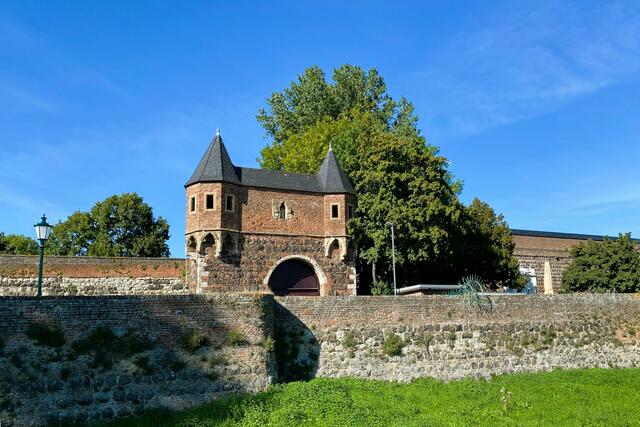 Südtor im Bereich der Burganlage. | Foto: ©Margot Klütsch