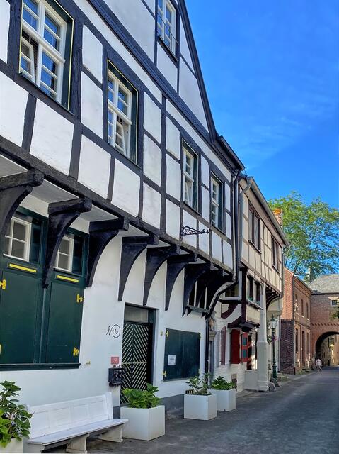 Rheinstraße mit Blick auf das Rheintor. | Foto: ©Margot Klütsch