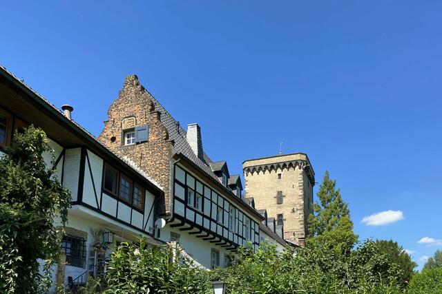Die östliche Stadtmauer mit Zollturm. | Foto: ©Margot Klütsch