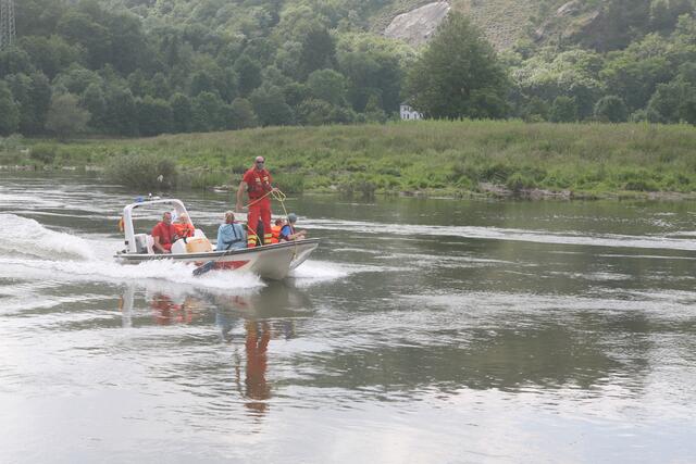 Besondere Erfrischung: sich bei einer Bootsfahrt den Wind um die Nase wehen lassen | Foto: K. Engelhardt