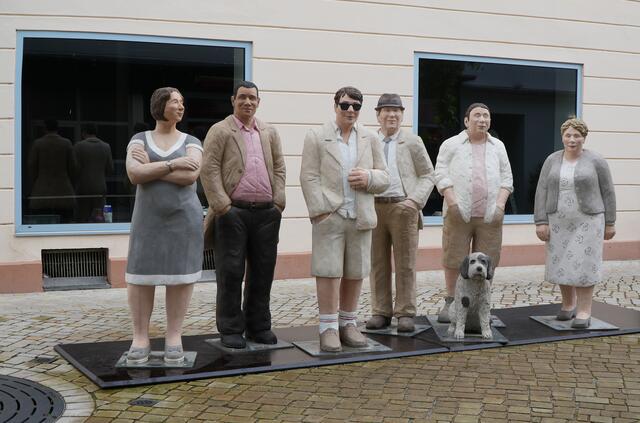 "Die Fotogruppe" stellte sich für ein Erinnerungsfoto zur Verfügung. Der Fotograf, ein alter Bekannter  aus der Sammlung der Künstlerinnen, drückte auf den Auslöser.