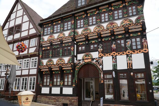 Das Haus Horstkotte wurde im Jahre 1554 erbaut. Es handelt sich hierbei um ein reich bebildertes Bürgerhaus. Dargestellt werden u.a. sechs verschiedene Landesknechte, Blumenornamente mit Drachenpaaren.
