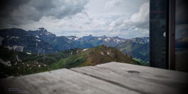 PAUSE im Bergbahn-Station-Freiluft-Café/Restaurant