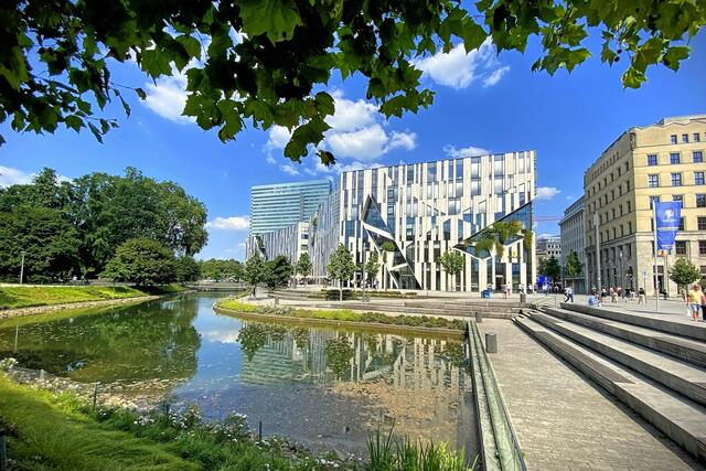Vorbei am Kö-Bogen zur Fanzone  | Foto: ©Margot Klütsch