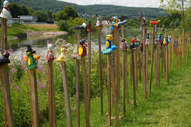"Vögel am Weserufer" von Schülern der Höxteraner Schulen dargestellt.