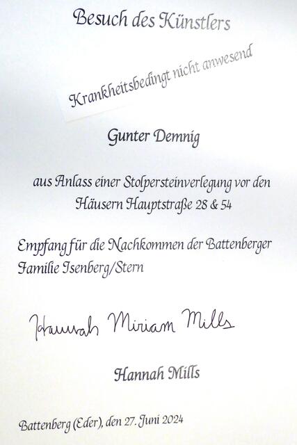 Eintrag im Erinnerungsbuch der Stadt Battenberg mit der Unterschrift von Hannah Miriam Mills.