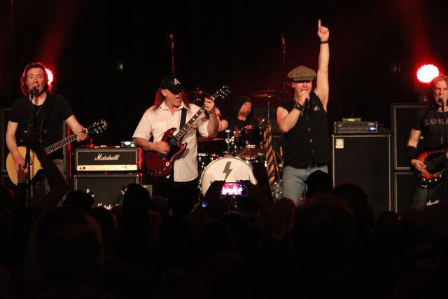 Die Belgier von High Voltage bringen ein musikalisches Tribute auf AC/DC. Foto: High Voltage