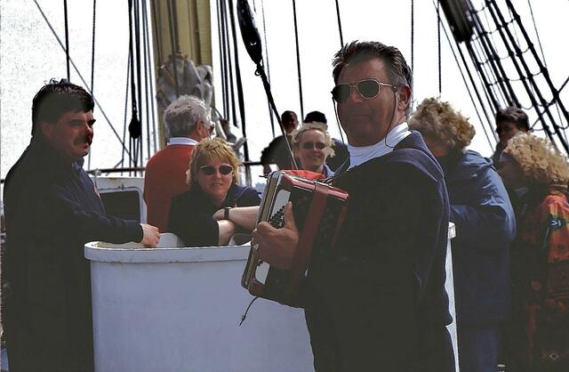 Schifferklavier an Bord 