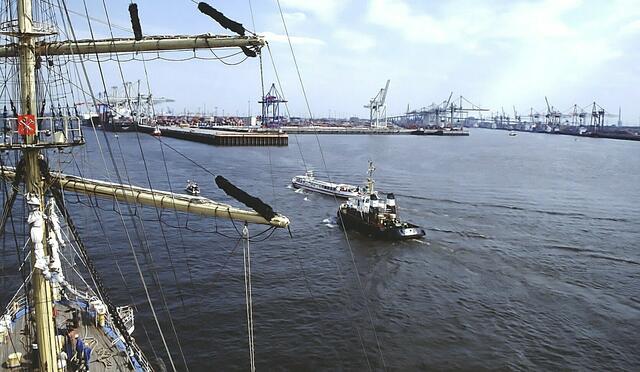 Hafeneinfahrt Hamburg 