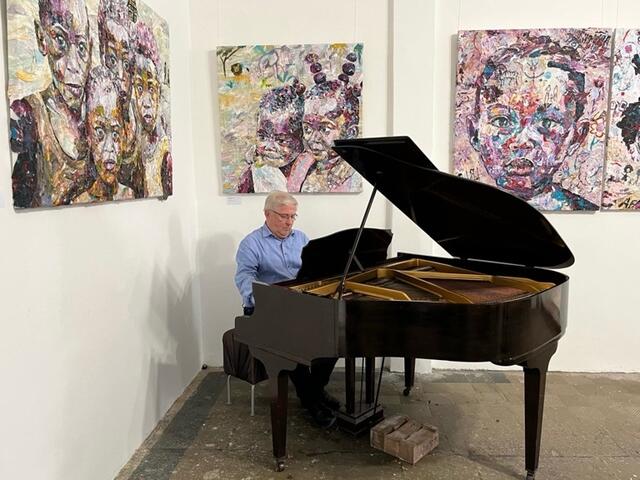 Zur Einstimmung "Kleines Klavierkonzert"  in der Empfangshalle der Villa Artis | Foto: Mülheimer Kunstverein und Kunstförderverein KKRR