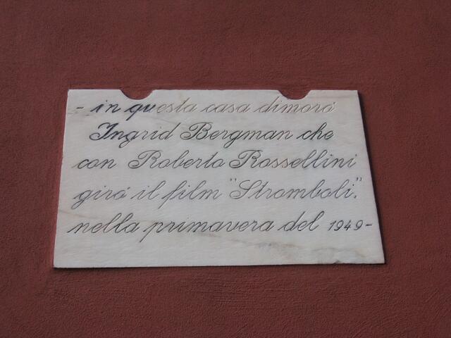 Hier haben Ingrid Bergman und Roberto Rossellini 1949 während der Dreharbeiten zum Film "Stromboli" gewohnt. Ein Skandal, denn sie waren beide verheiratet, nur nicht miteinander.