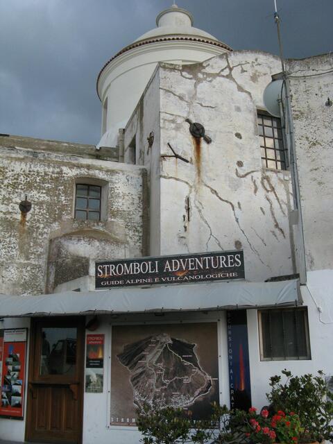 Mehrere Agenturen bieten Touren auf den Gipfel an