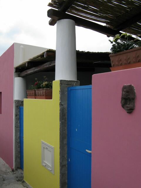 Bunt auf schwarzem Vulkangestein