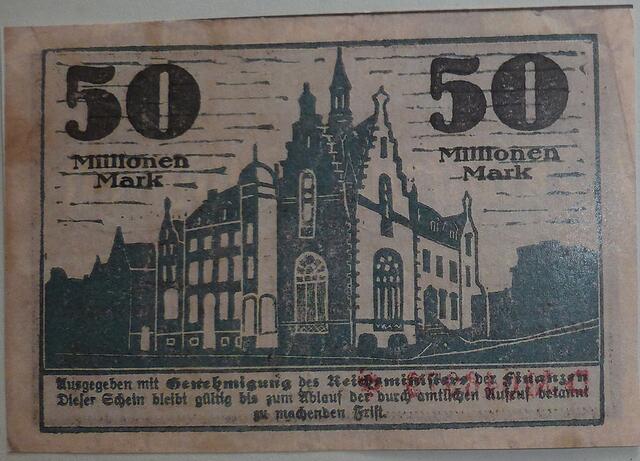 Foto: Textquelle Homepage Stiepeler Heimatverein. Copyright Fotos: Verkleinerungen Reichsmark und Beamervortrag von Andreas Finke.